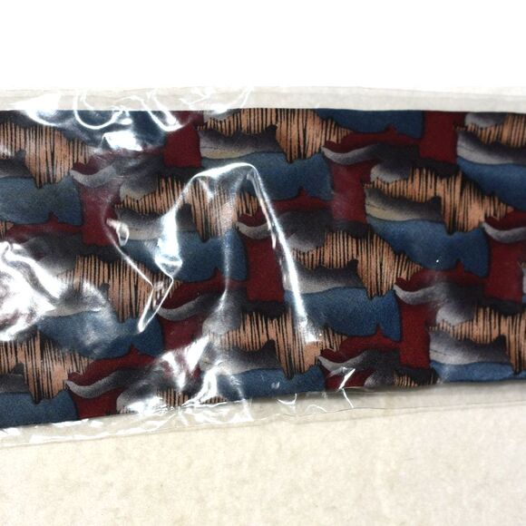 NIP Cocktail Collection 100% Silk Trendy Stylish Abstract Design Tie - Picture 3 of 4